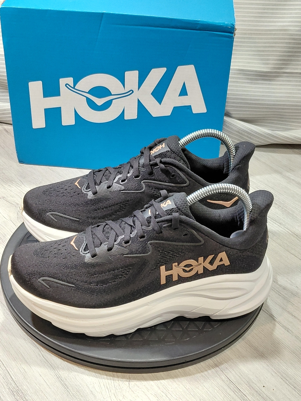 NEW HOKA Womens Clifton 10 Black & Rose Gold White Running Shoes SIZE 7.5B